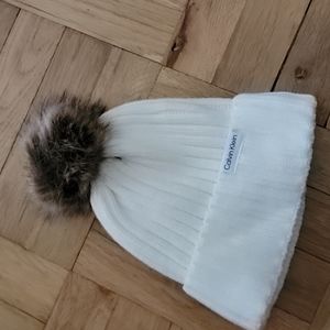 Pom Pom Ribbed Knit Beanie